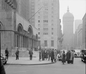 Park Avenue And The Helmsley Building 1942